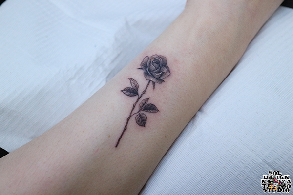 Black Gray Worksも多数施術例があります タトゥー 刺青 なら名古屋大須にあるガールズに特化したスタジオへ