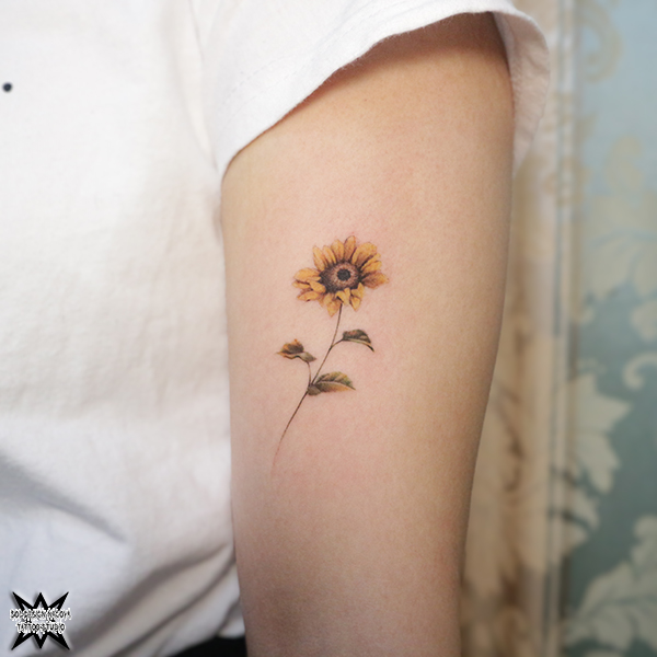 名古屋　タトゥー　女性