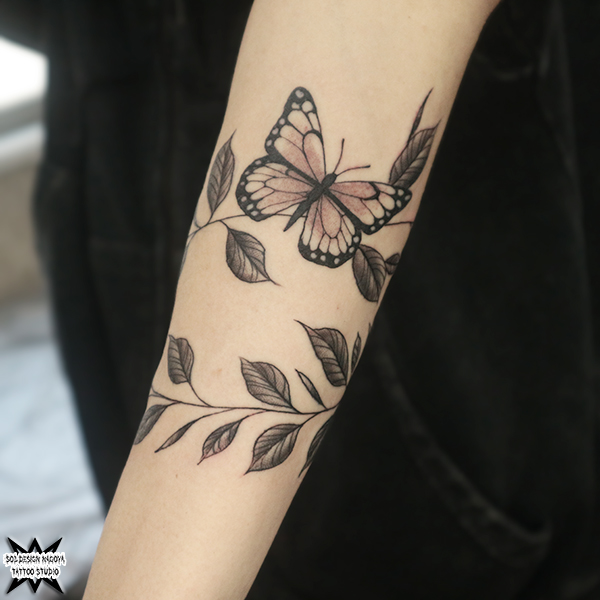 名古屋　タトゥー　女性